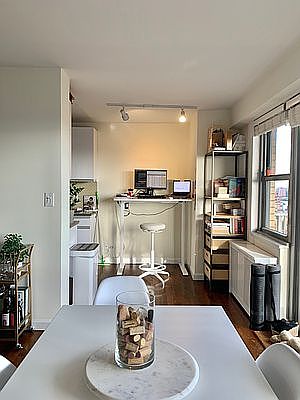 3rd image of 100 W 93rd St APT 25G