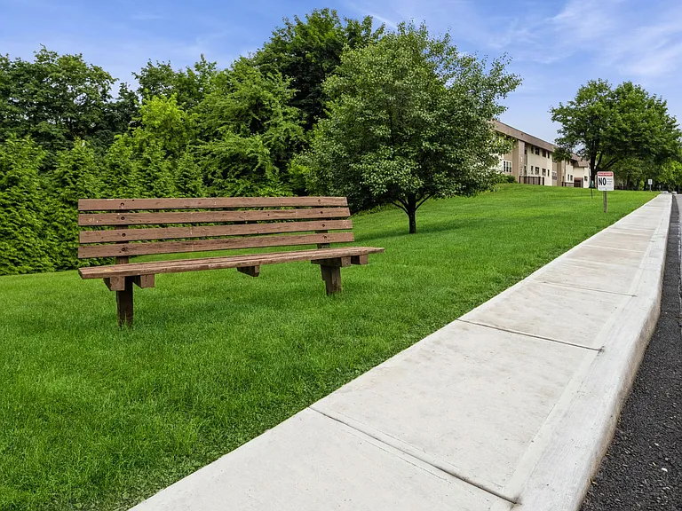Village Crest Apartments — Photo 6