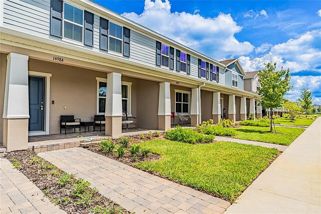 3 bed, 2.5 bath, 1409 sqft, $2,350 — Photo 2