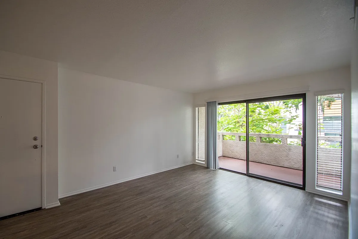 Building Photo - 10836