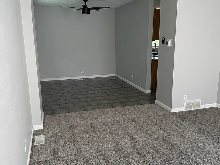 6402 S 167th Ave — Photo 4