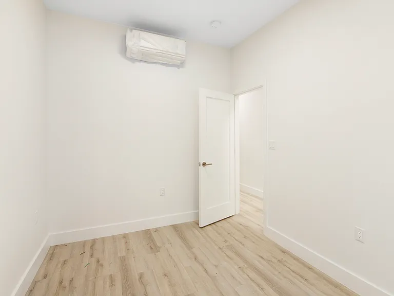 25 E 7th St #10 — Photo 11