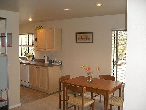 Large Dining area...very bright!