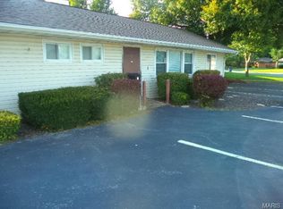 1 Buckingham Rd, Belleville, IL 62226