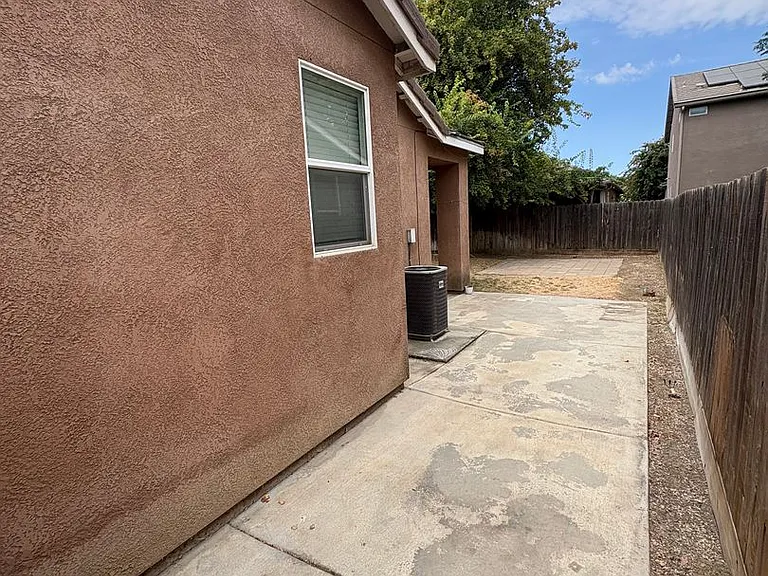 2133 N Denton St — Photo 24