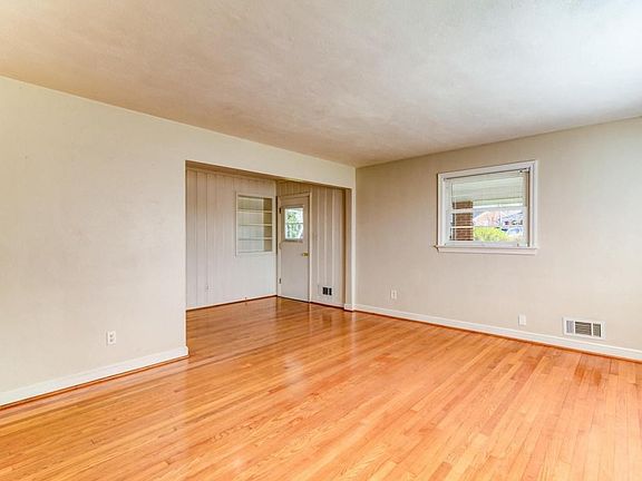 4th image of 4237 Oakland Blvd NE
