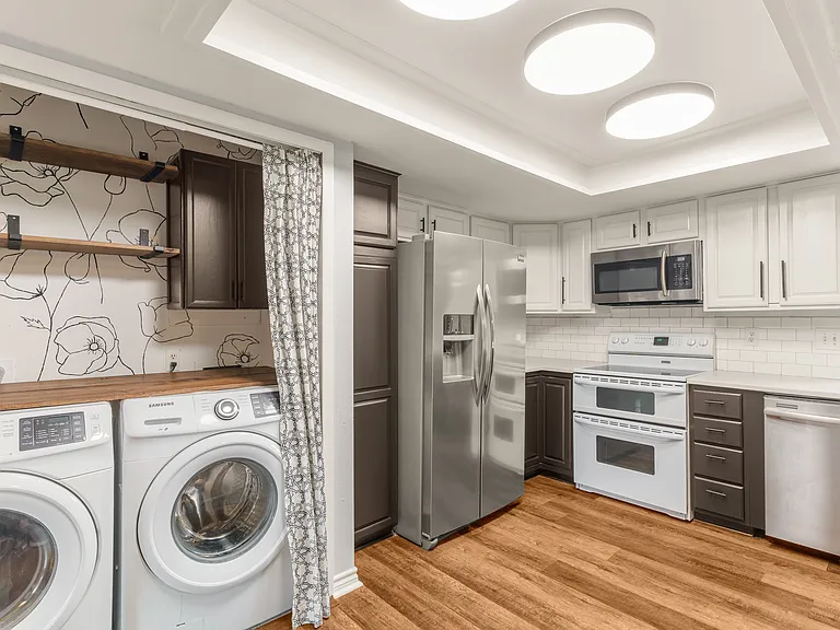 washer & dryer included!