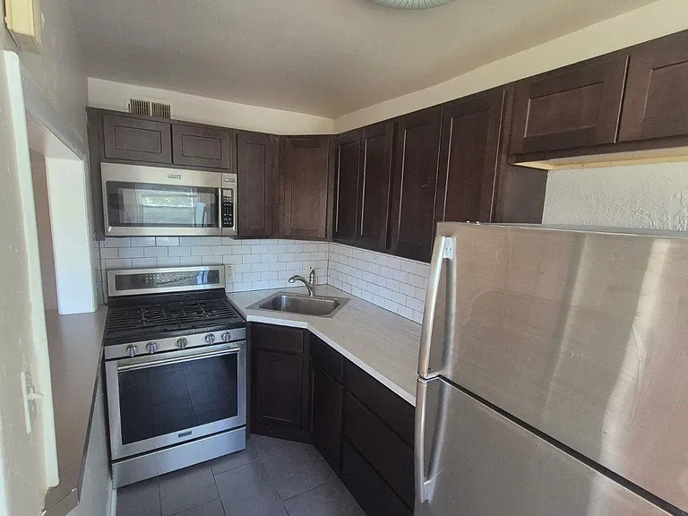 395 1/2 E Cliveden St #1 — Photo 8