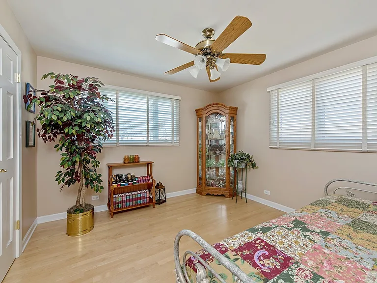 2322 Birchwood Ave — Photo 10