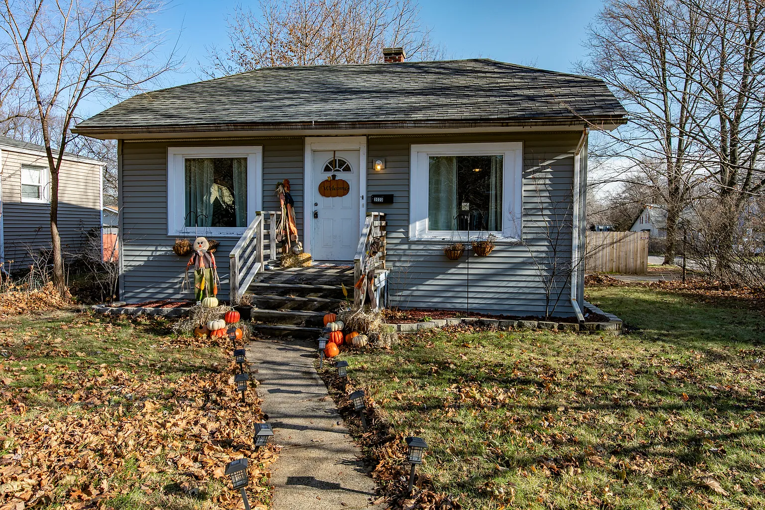 3023 Enoch Ave photo 1