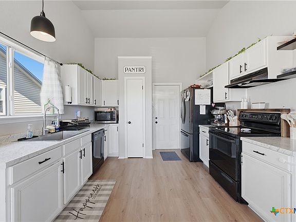 5th image of 3209 Carpet Ln