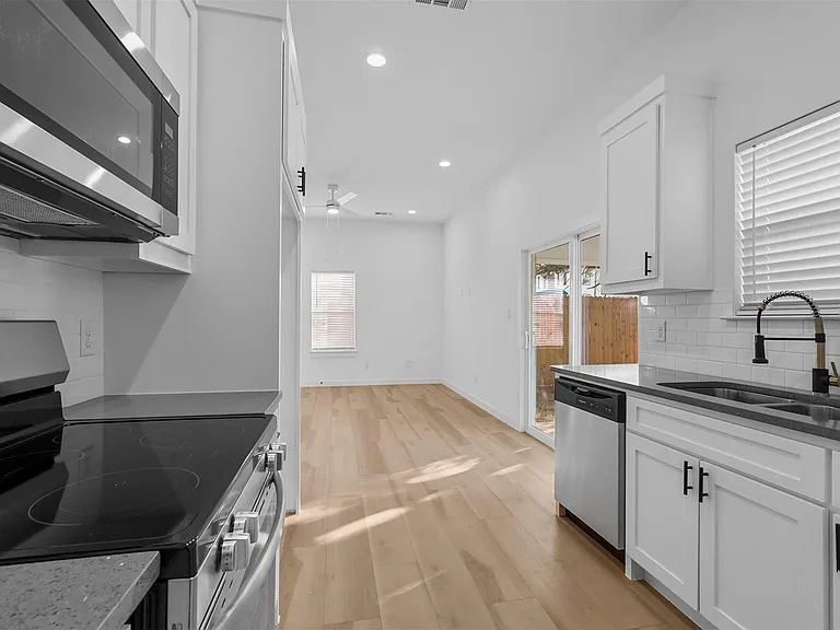 2217 Sayle St #B — Photo 6