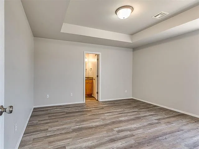 1604 W Elm St — Photo 5