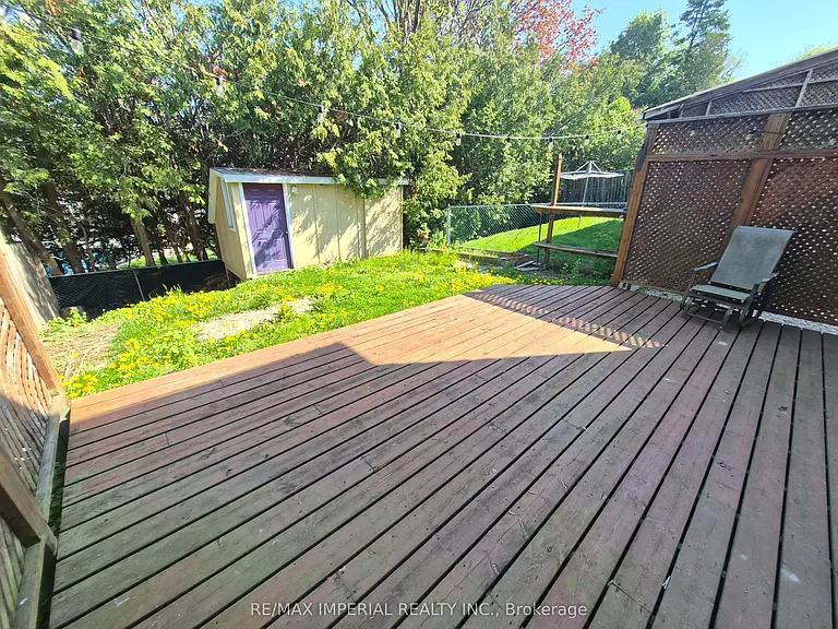 757 Pam Cres — Photo 10