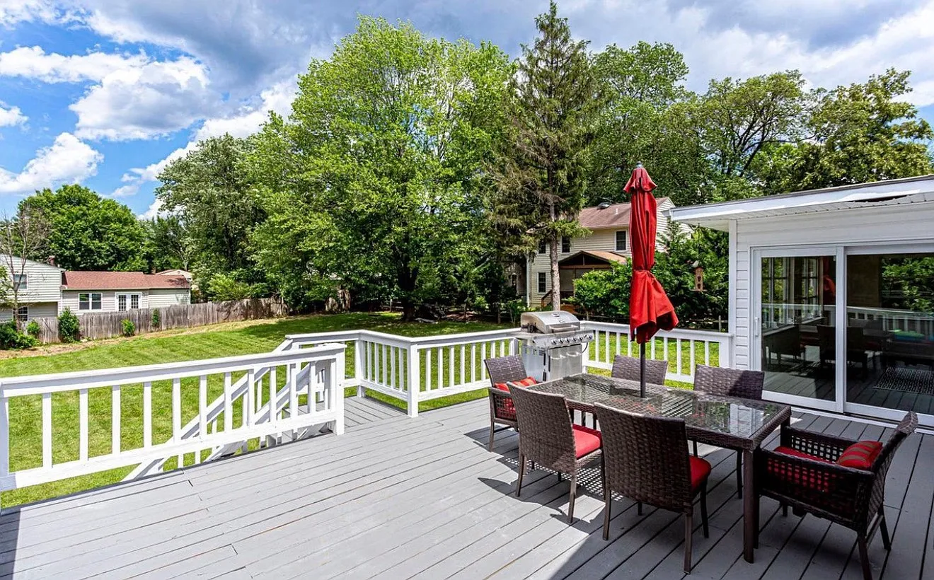 1144 Sterling Rd — Photo 2