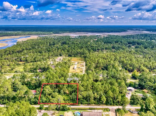 133 West Dr, Carrabelle, FL 32322