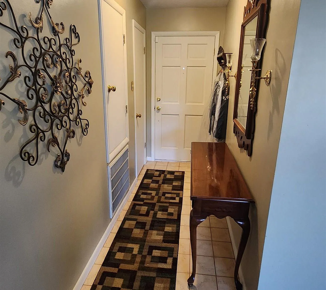 3 bed, 2.0 bath, 1581 sqft, $1,695 — Photo 2