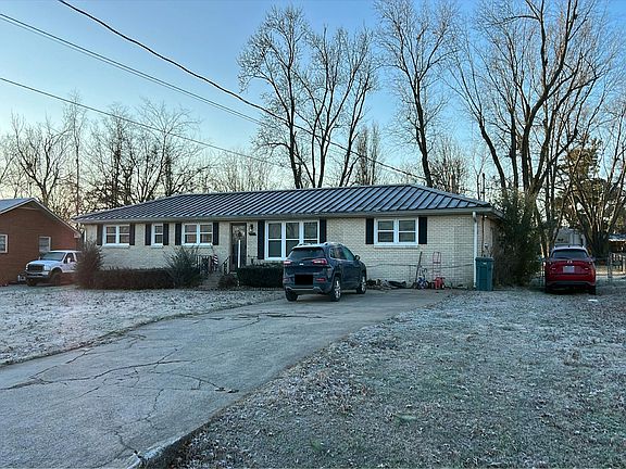 2nd image of 408 Oakdale Dr