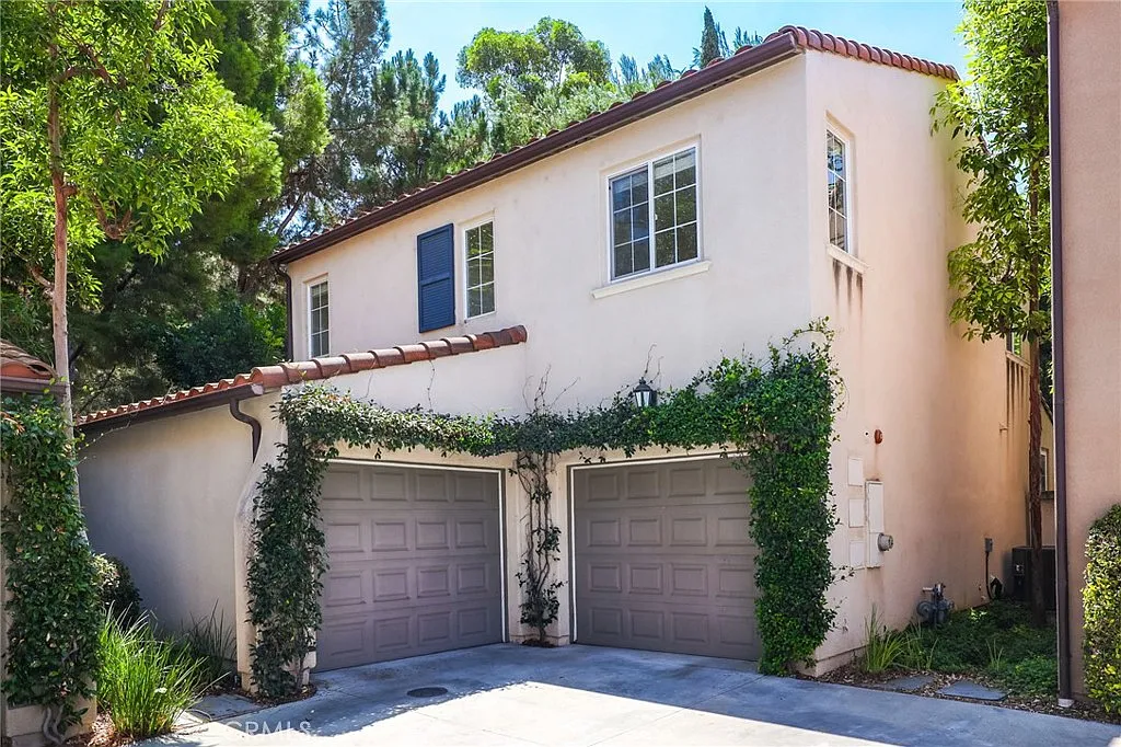 3 bed, 2.5 bath, 1534 sqft, $4,350 — Photo 2