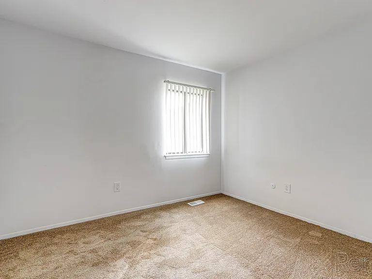 Tivoli Apartments — Photo 11