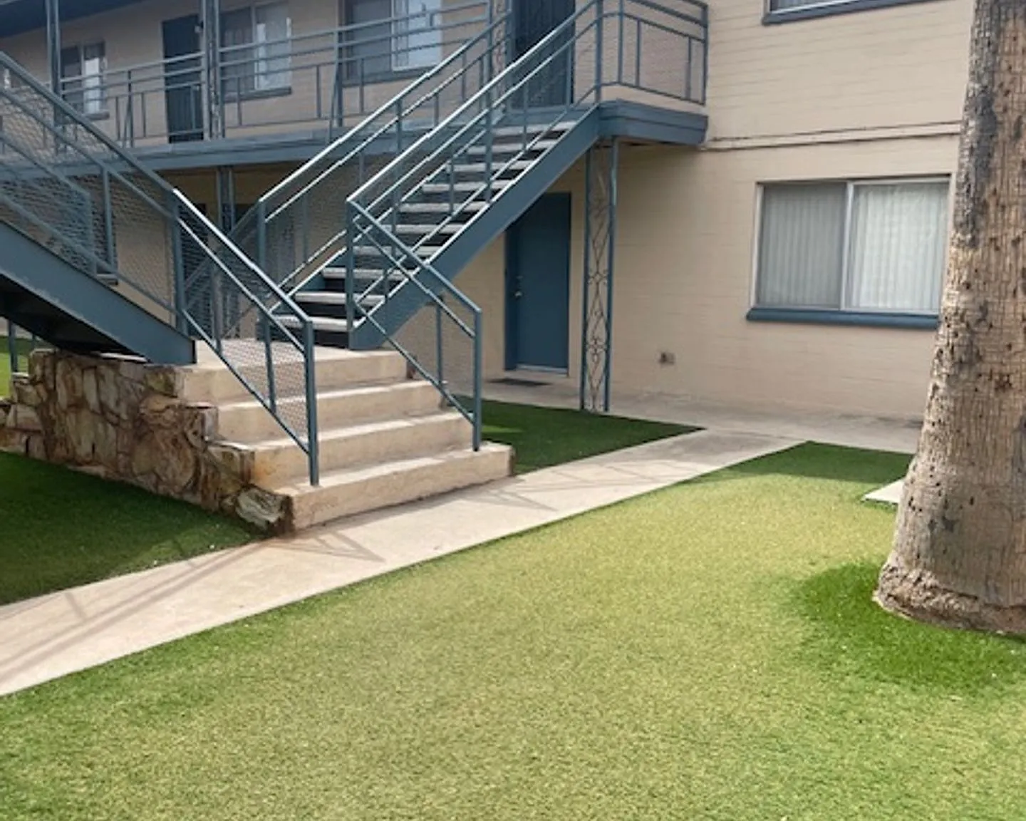 Beautiful one and two bedroom units available now! — Photo 3