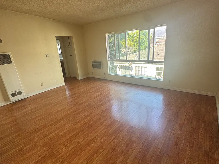 5950 Fulcher Ave #8 — Photo 3