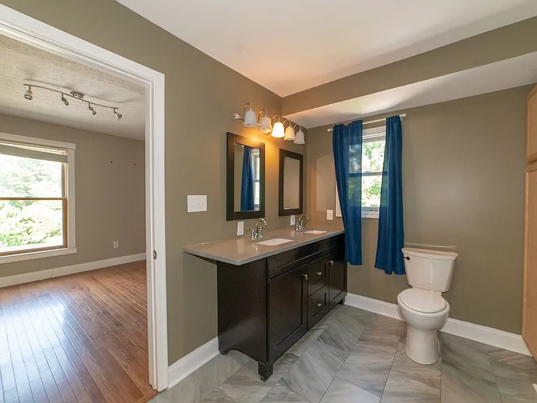 440 Aurora Ln — Photo 4