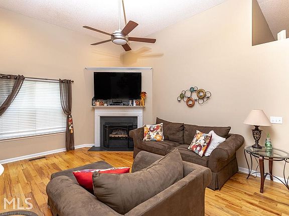 4th image of 258 Fernbank Dr