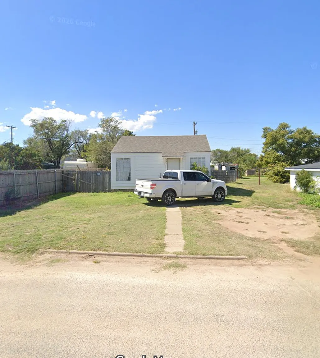 3 bed, 912 sqft, $1,100 — Photo 2