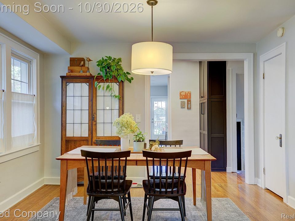 300 Leroy St, photo 6