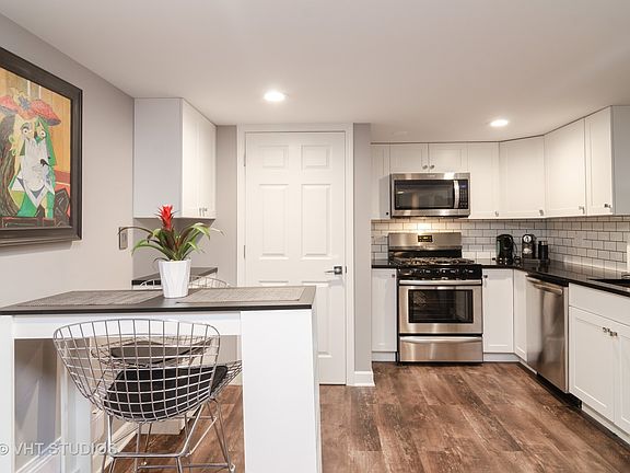 4th image of 2034 W Berwyn Ave #G