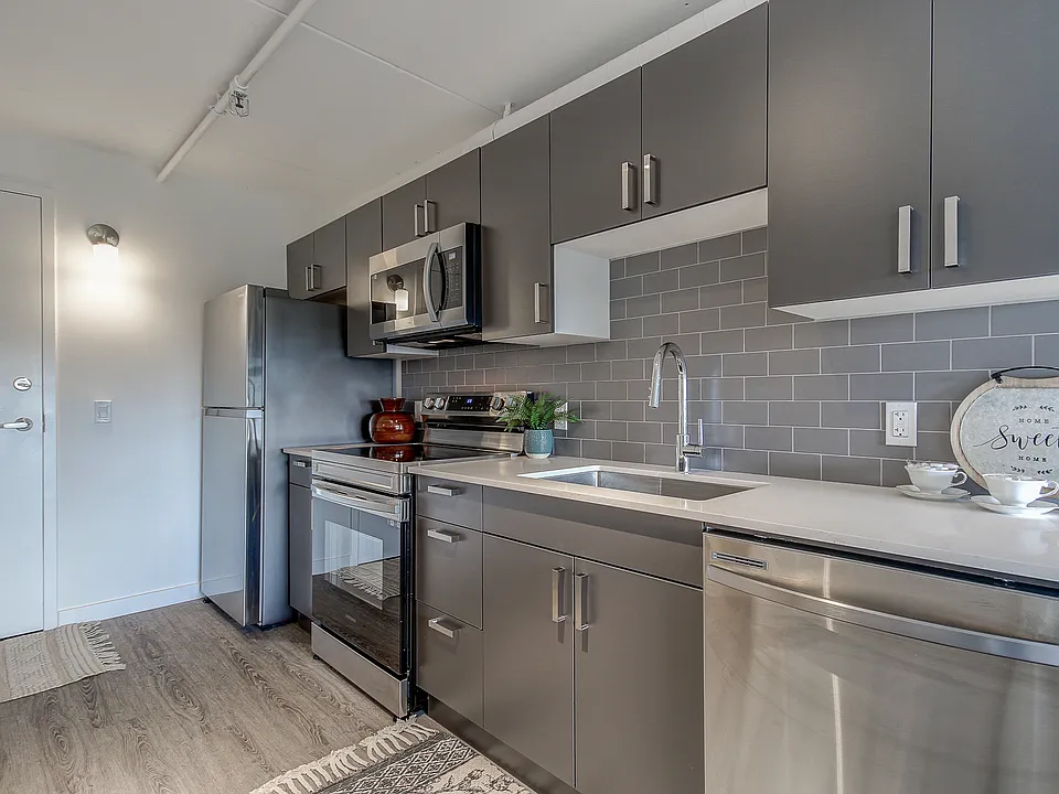 271 Spadina Rd E