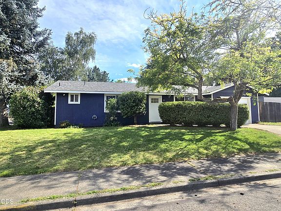 2nd image of 1133 SW Ballinger Dr