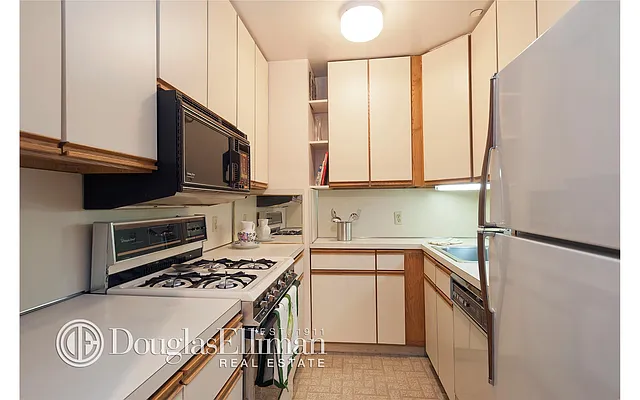 Sold by Douglas Elliman | media 14