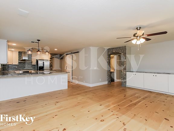 4th image of 39121 N Parisi Ln