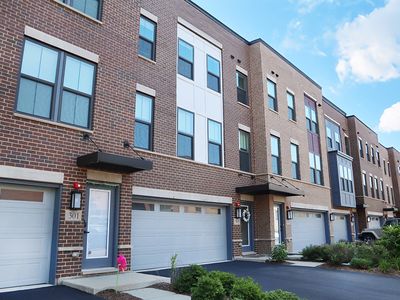 303 S Elm St, Mount Prospect, IL, 60056