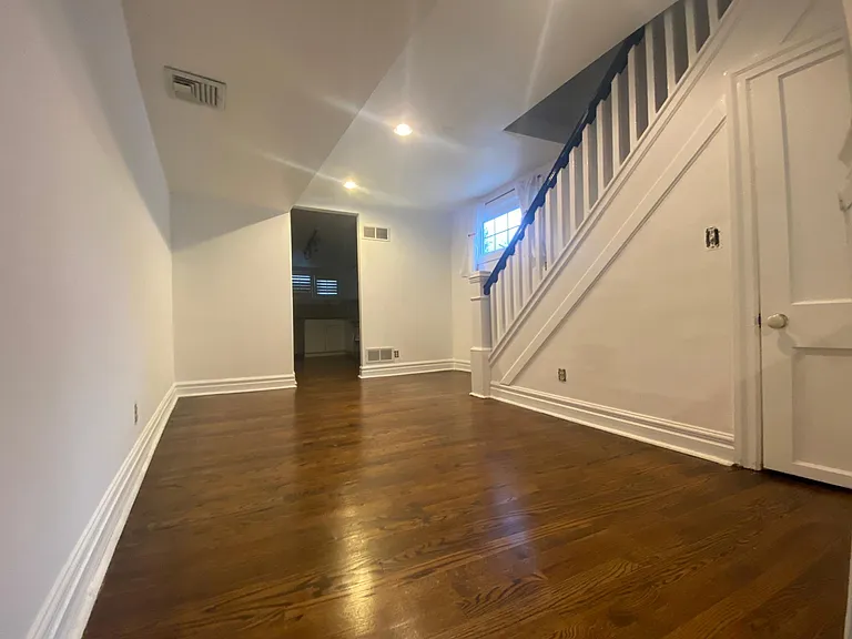 208 Ford St — Photo 6