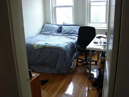 100 Queensberry St #14 — Photo 3