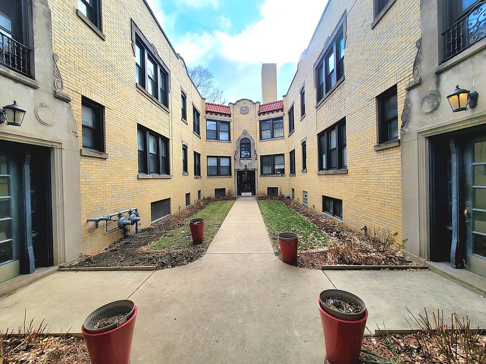 1st image of 4809 W Montrose Ave #H