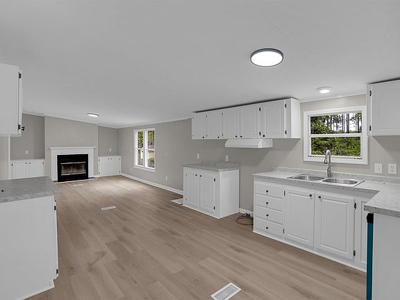 4th image of 127 Castleville Ct