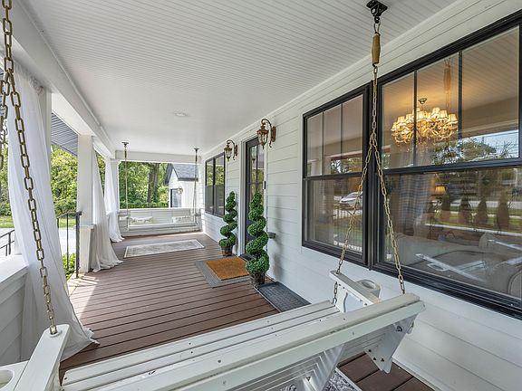 2nd image of 300 Geneva Rd