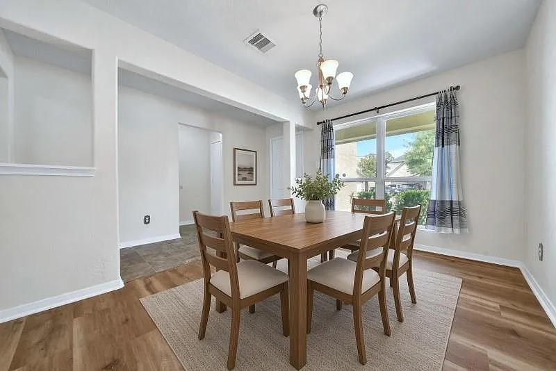 5 bed, 3.5 bath, 3156 sqft, $2,495 — Photo 4