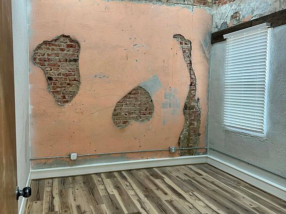 2nd image of 219 N Avenue D