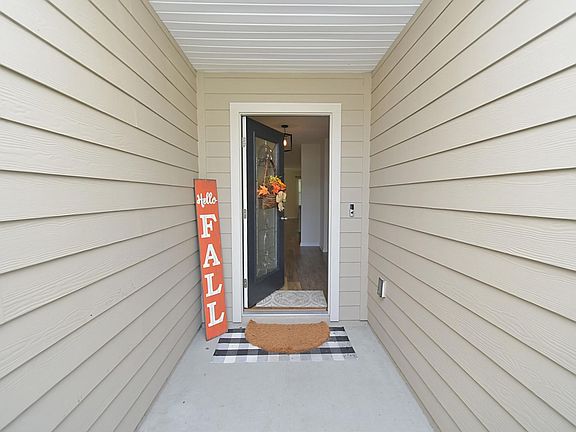 5th image of 96 Oakley Dr