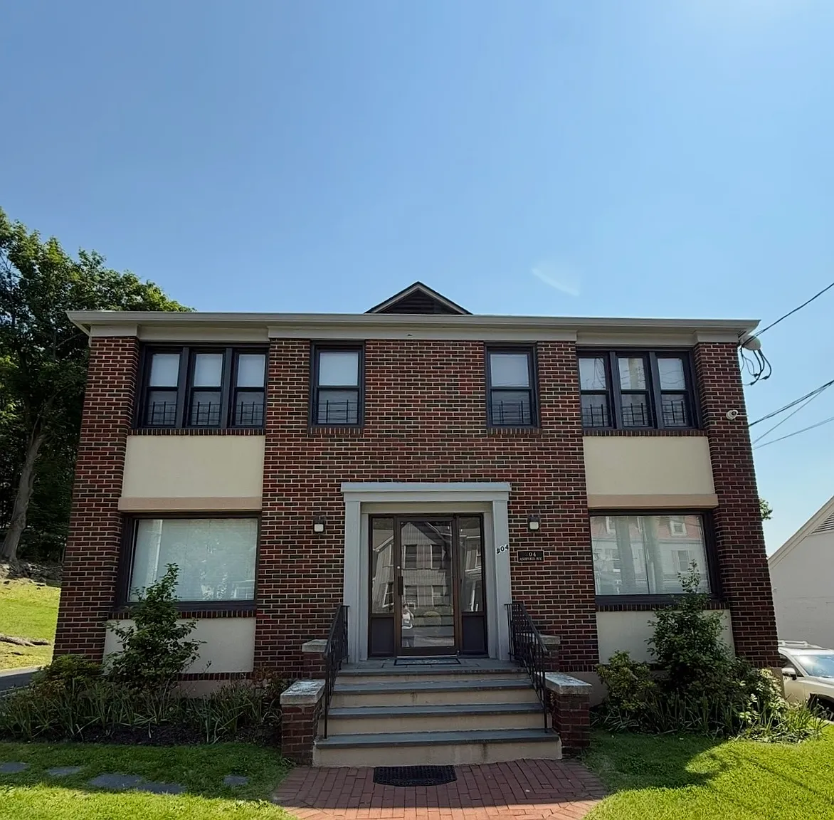504 Ashford Ave — Photo 1