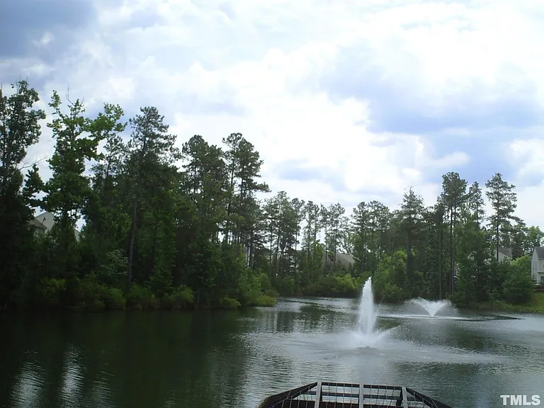 412 Canyon Lake Cir — Photo 24