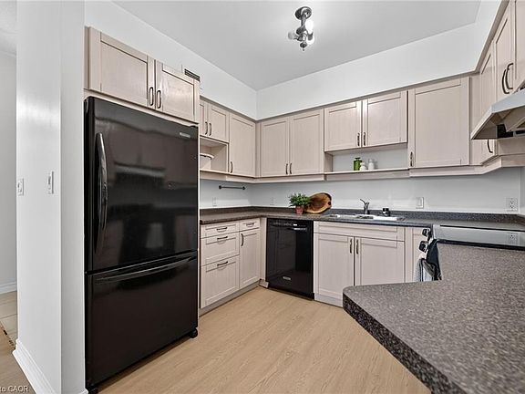 4th image of 77 Governors Rd #503