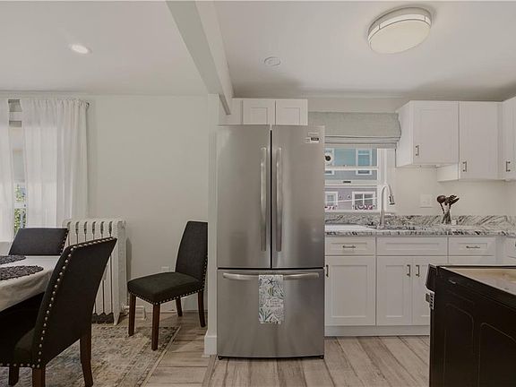 4th image of 629 Thames St #2