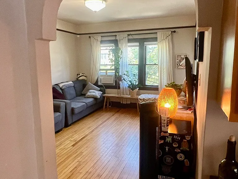 715 E Wright St — Photo 7