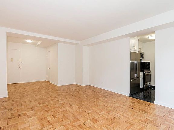 3rd image of 30 W 60th St APT 12S